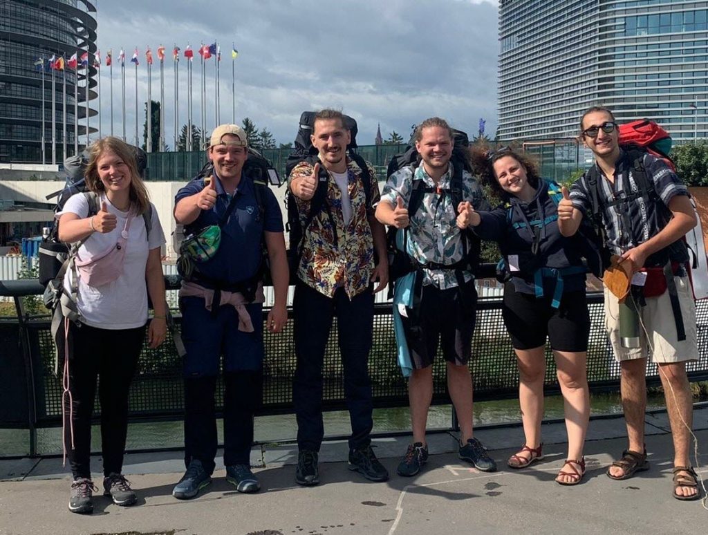 Les trois équipes de « Stop for solidarity » sont parties du parlement européen, ce mardi 25 juillet.  DR