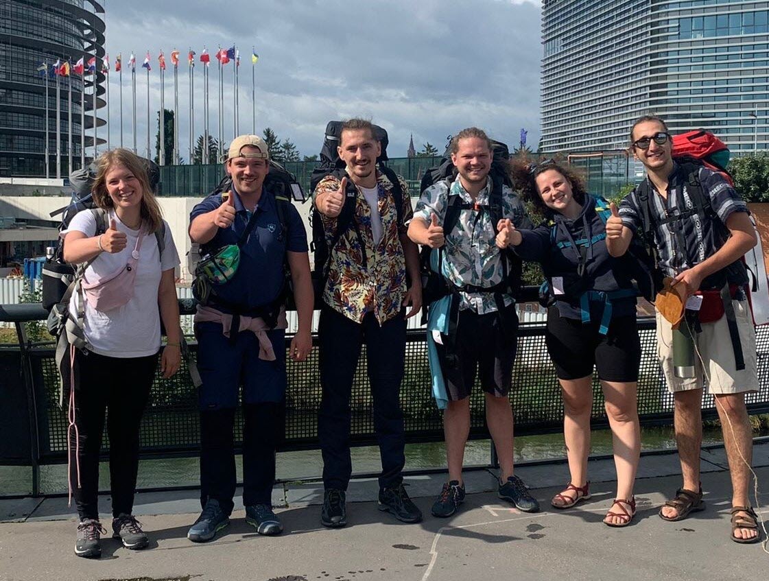 Les trois équipes de « Stop for solidarity » sont parties du parlement européen, ce mardi 25 juillet. DR